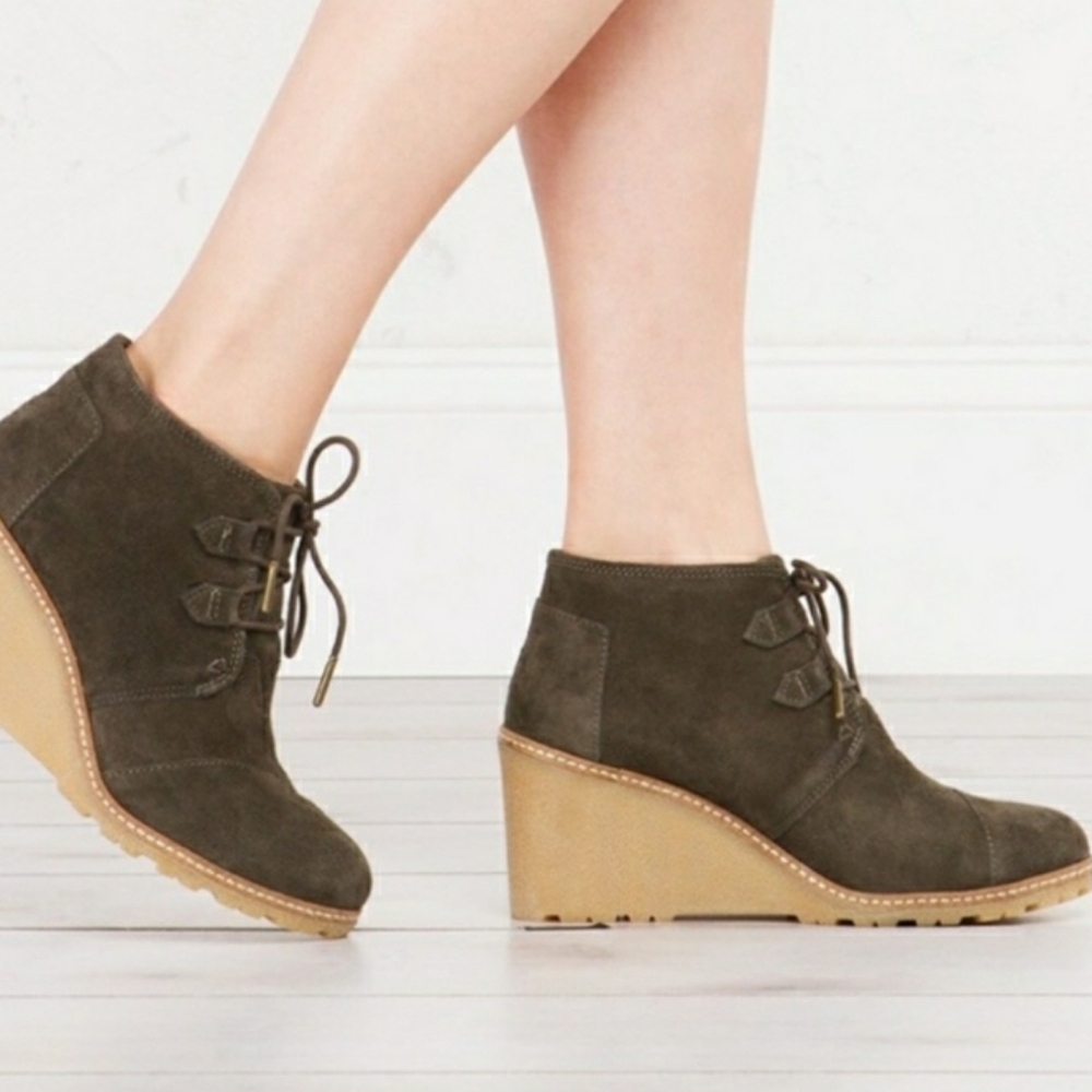 Toms Desert Wedge Olive Suede Booties size 8.5